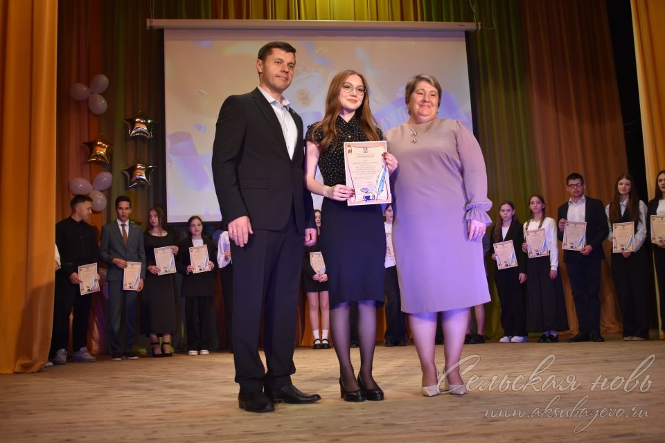 Аксубай районының төп сәхнәсендә иң яхшы укучыларны бүләкләделәр
