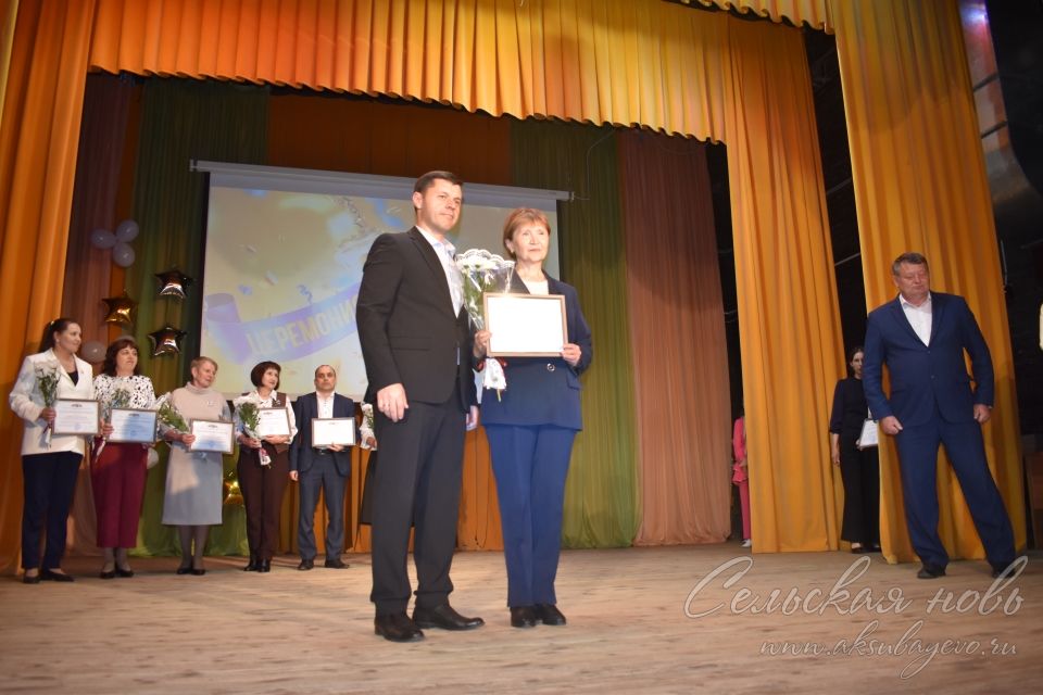 Аксубай районының төп сәхнәсендә иң яхшы укучыларны бүләкләделәр