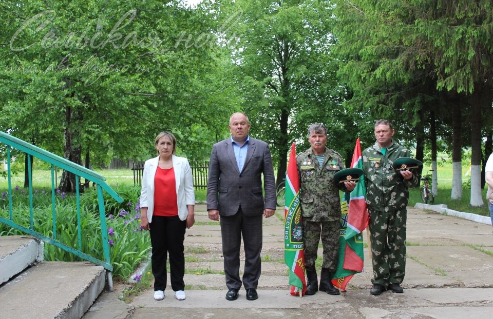 Емелькинода МХО сугышчысына истәлек тактасы ачылды