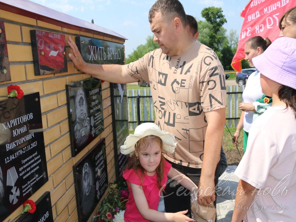 Киса авылында махсус хәрби операция геройларына истәлек такталары ачтылар