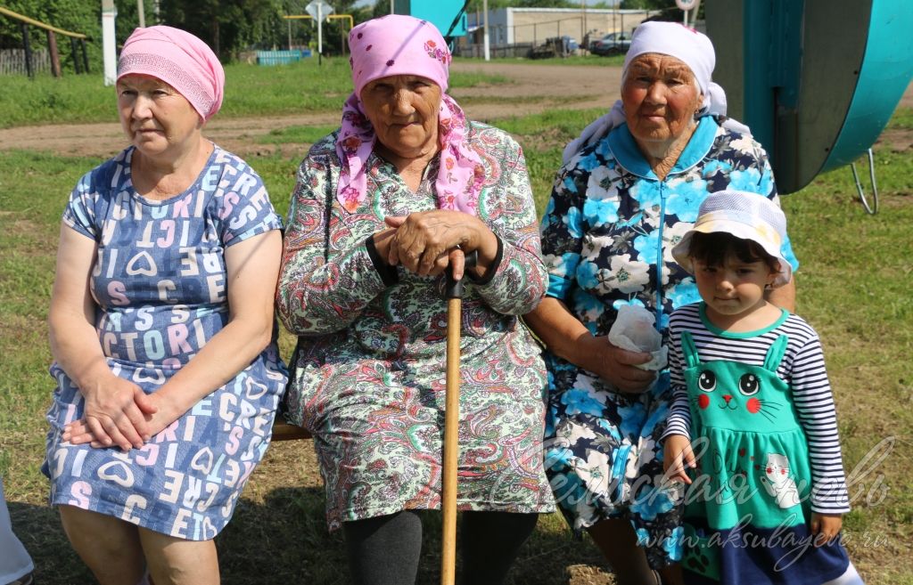 Бабасы – Бөек Ватан сугышы ветеранының һәм оныгы – махсус хәрби операция катнашучысының исемнәре бер һәйкәлдә мәңгеләштерелгән