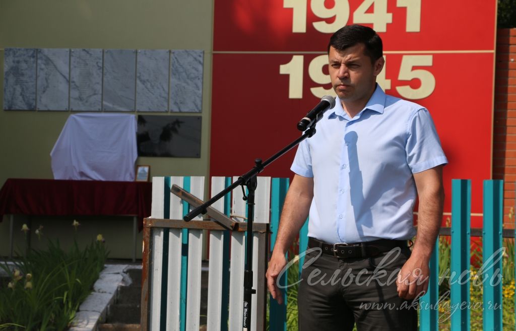 Бабасы – Бөек Ватан сугышы ветеранының һәм оныгы – махсус хәрби операция катнашучысының исемнәре бер һәйкәлдә мәңгеләштерелгән