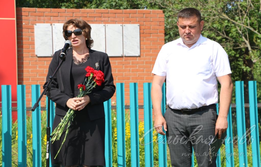 Бабасы – Бөек Ватан сугышы ветеранының һәм оныгы – махсус хәрби операция катнашучысының исемнәре бер һәйкәлдә мәңгеләштерелгән