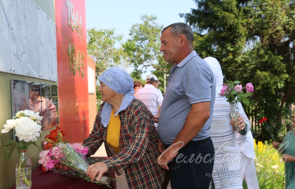 Бабасы – Бөек Ватан сугышы ветеранының һәм оныгы – махсус хәрби операция катнашучысының исемнәре бер һәйкәлдә мәңгеләштерелгән
