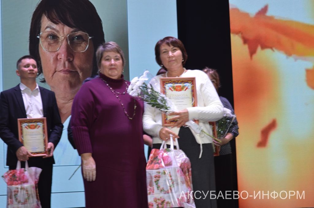 С любовью к профессии: в Аксубаеве поздравили учителей и воспитателей