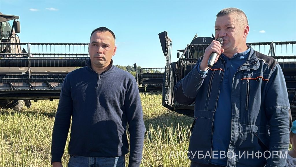 В Аксубаевском районе наградили комбайнеров во время уборки рапса 19.09.2026