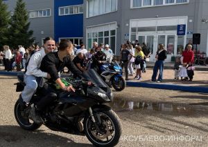 Мотоциклисты из трех городов устроили праздник для детей в Аксубаевском районе