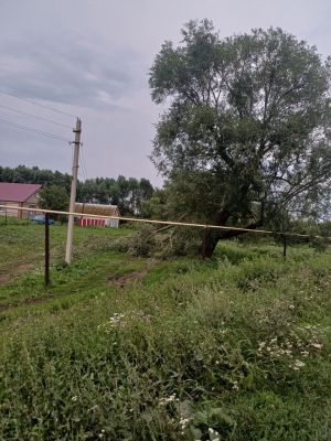 Ураганный ветер сорвал крышу с двух домов и с пяти хозяйственных построек в Аксубаевском районе