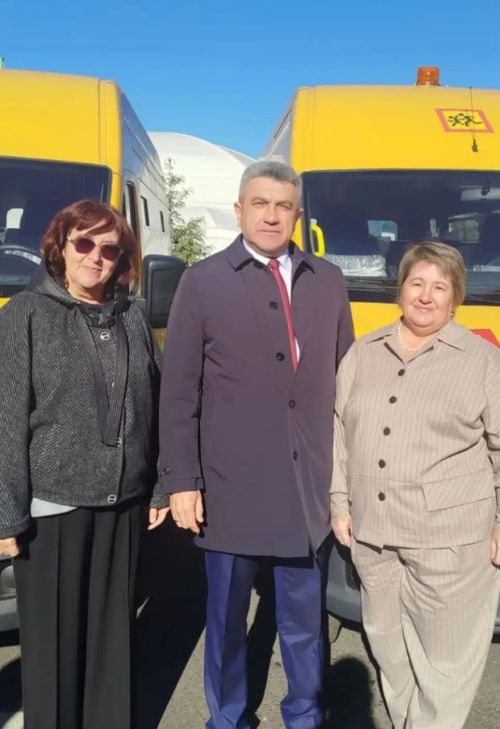 Аксубаевский район получил ключи от нового школьного автобуса от Рустам Минниханова