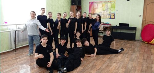 В Аксубаевской ДШИ прошёл мастер-класс по хореографии от Раили Гариповой
