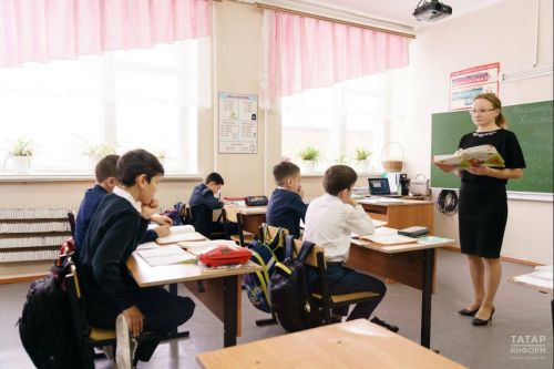 Психолог объяснила, почему запрет телефонов на уроках пойдёт школьникам на пользу