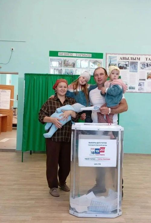 Многодетная семья Сафины из Аксубаева проголосовала на выборах вместе с трехмесячным сыном
