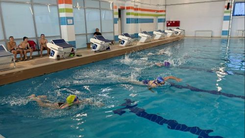 В Аксубаевском бассейне «Дельфин» состязались семейные команды