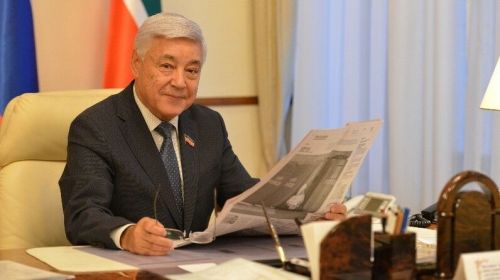 «Единство и “чувство локтя”»: Мухаметшин поздравил журналистов с Днем российской печати