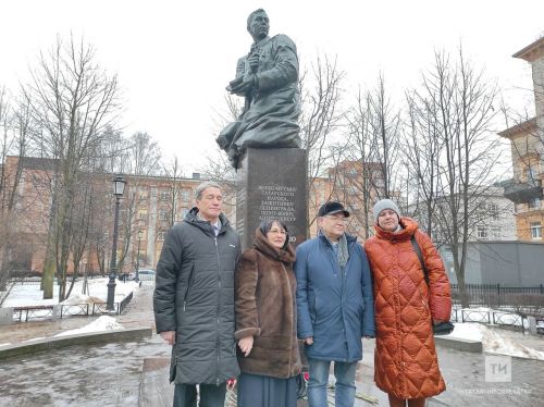 Муса Җәлилнең кызы Люция әтисенең Санкт-Петербургтагы һәйкәлен яхшырак дип саный