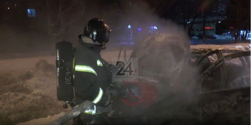 В столице РТ автомобиль с четырехлетним ребенком внутри загорелся во время движения