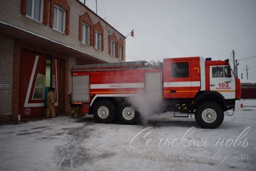 Мужчина и юноша пострадали на пожаре в частном доме в Казани
