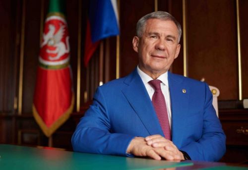Рустам Минниханов подписал указ о единовременном поощрении для госслужащих РТ