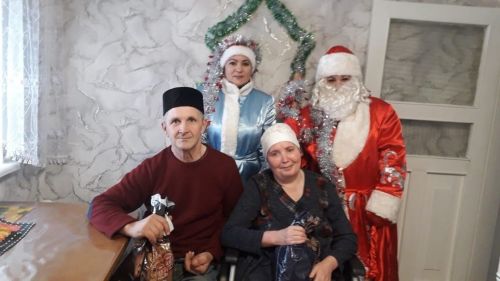 Аксубаевские соцработники поздравляют пожилых людей с Новым годом