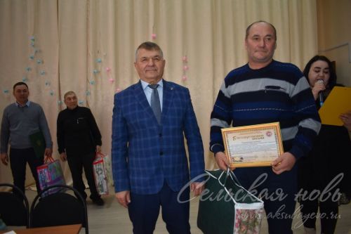 Своим трудом помогают сохранять деревни