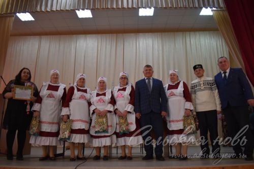 За песенное творчество получили награду от руководства района
