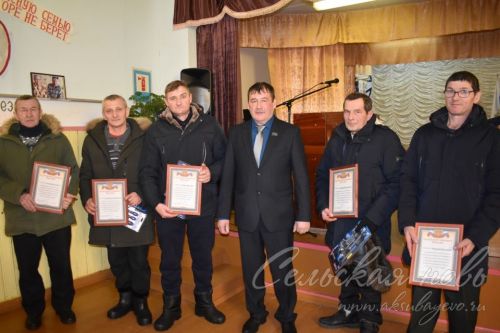 Иске Кармәт халкын авыл җирлегенә ярдәм иткәннәре өчен билгеләп үттеләр