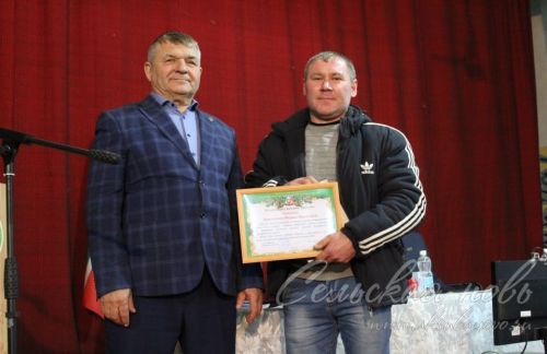 В музее Газиза Кашапова вяжут носки для мобилизованных