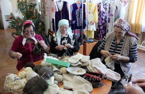 В музее Газиза Кашапова вяжут носки для мобилизованных