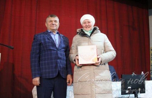 В музее Газиза Кашапова вяжут носки для мобилизованных