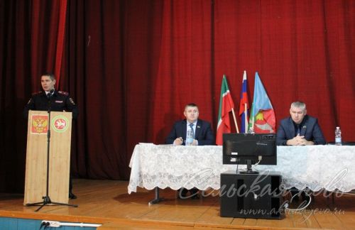 В музее Газиза Кашапова вяжут носки для мобилизованных