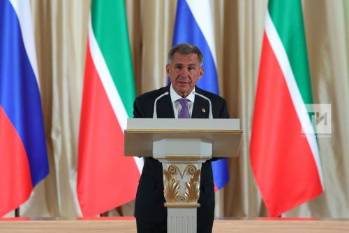 Рустам Минниханов подписал закон о внесении изменений в Конституцию РТ