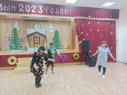 Работники культуры в каникулы несут радость