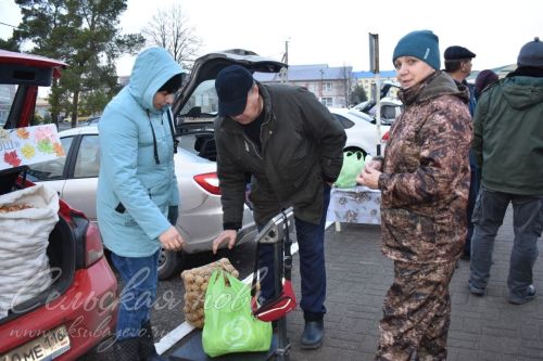 Аксубаевцы пополнили зимние запасы на сельхозярмарке