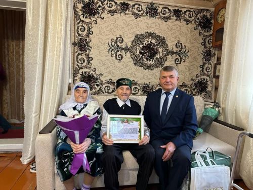 Аксубай районы җитәкчесе ветераннар гаиләсен бергә яшәүләренең 66 еллыгы белән котлады