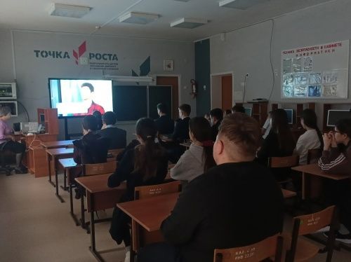 Внеурочное занятие в сельской школе посвятили будущему России