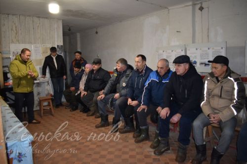 В Аксубаевском районе полевая техника поставлена на зимовку, в мастерских идет ремонт