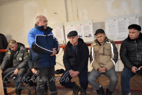 В Аксубаевском районе полевая техника поставлена на зимовку, в мастерских идет ремонт