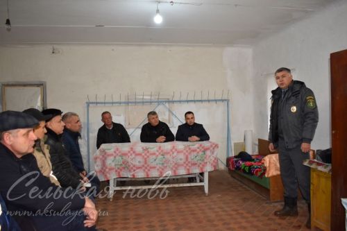 В Аксубаевском районе полевая техника поставлена на зимовку, в мастерских идет ремонт