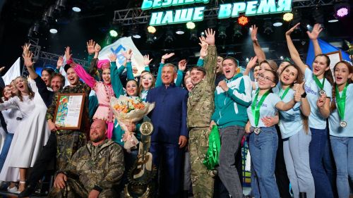 Раис Татарстана вручил Гран-при фестиваля «Наше время — Безнең заман»