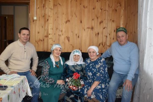 Авыл хезмәтчәне дүрт баласына да югары белем алырга ярдәм иткән