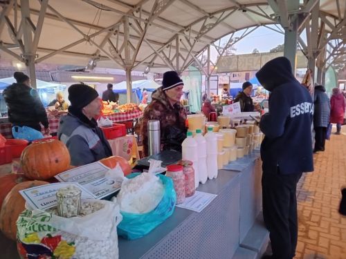 Аксубай авыл хуҗалыгы җитештерүчеләре казанлылар өчен иң яхшы продукция алып килделәр