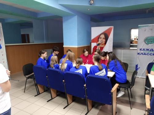 В Молодежном центре района прошла квиз-игра с активистами молодежных организаций района