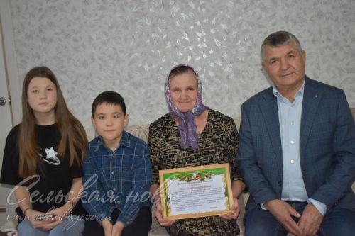 Аксубай районында махсус хәрби операция зонасында катнашучының әнисенә улын тәрбияләгәне өчен рәхмәт белдерделәр