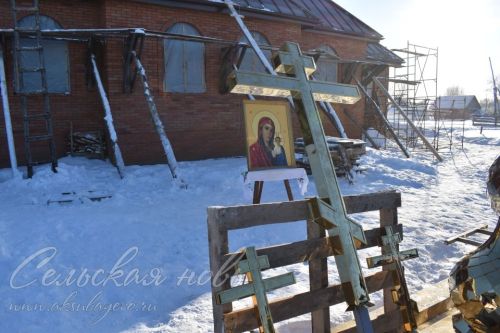 Аксубай районында төзелеп килүче бинаның гөмбәзен һәм тәреләрен изгеләндерделәр