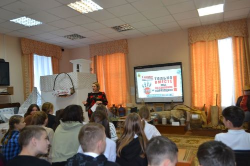 В Аксубаевском краеведческом музее прошло занятие «Скажем коррупции твердое «Нет»!
