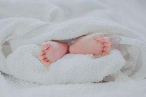 В столице РТ отец уронил двухмесячную дочку, ребенок умер