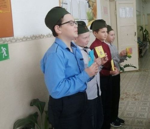 Идет Всероссийская акция « Поздравь защитника!»