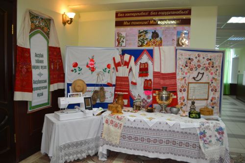 Аксубай музее сессиядә катнашучыларның игътибарын иҗат күргәзмәсе белән җәлеп итте