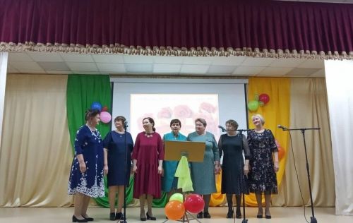Поздравления, концерт чаепитие и дискотека ждали женщин поселка МЮД