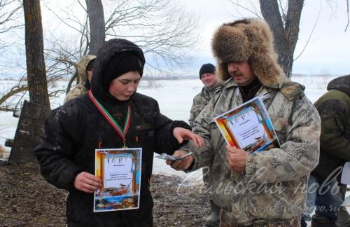 Аксубаевские рыбаки закрыли зимний сезон соревнованиями